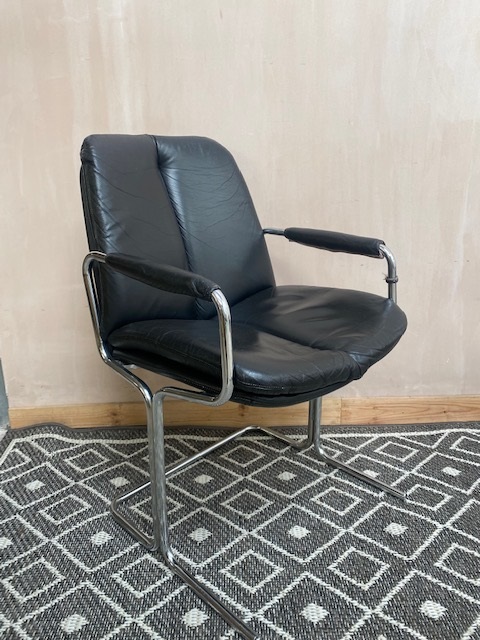 Leather Meeting Chair With Arms